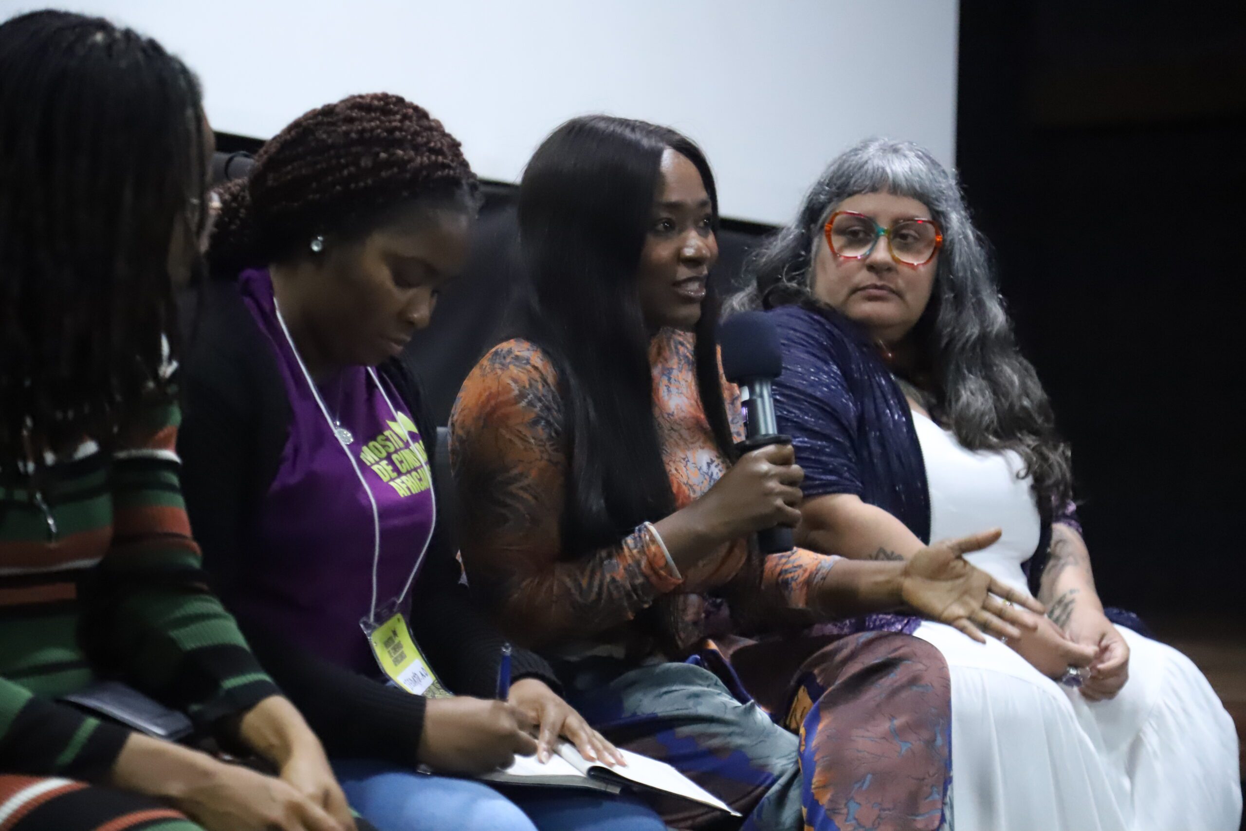 Corrupção e esperança: ecos de um país em “Estrada da Liberdade”