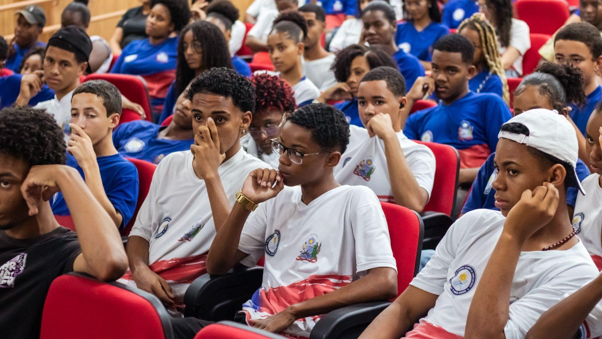 Mostra na estrada: evento realiza exibições de filmes africanos em escolas estaduais do interior